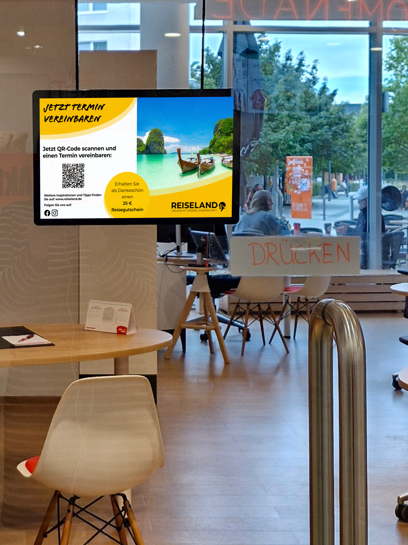 Digitales Türschild für die Terminberatung
